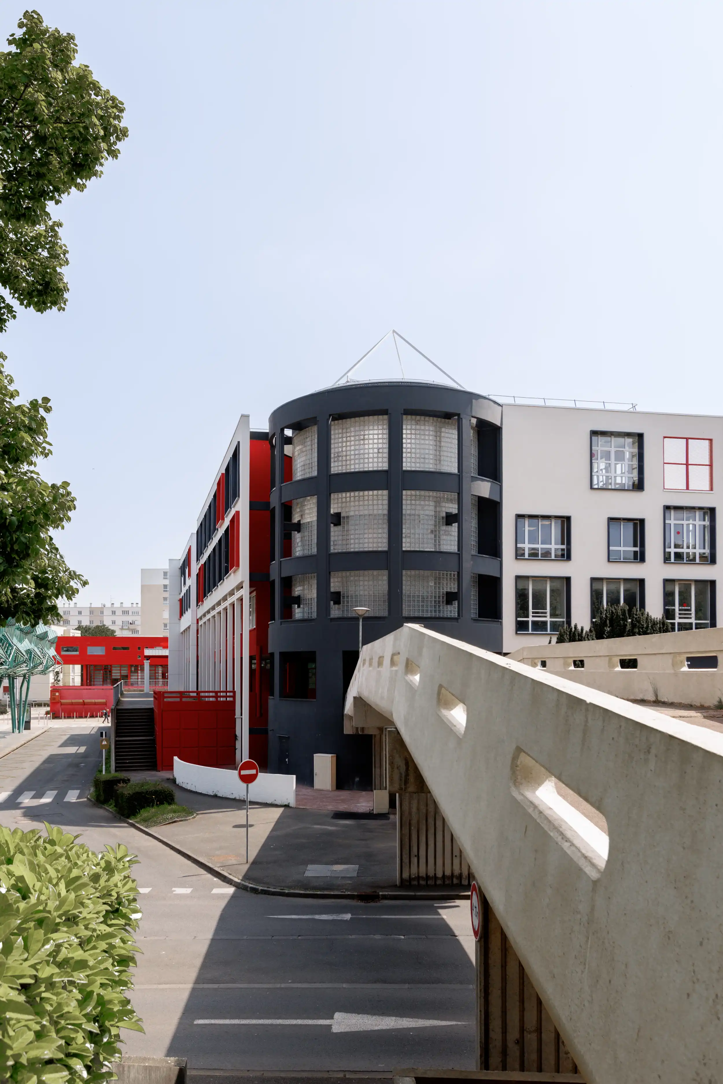passerelle donnant sur les Espaces André Malraux
